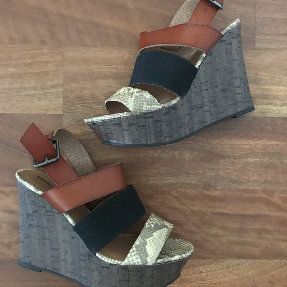 Mossimo Wedge Sandals 👡💕 - Picture 2 of 4